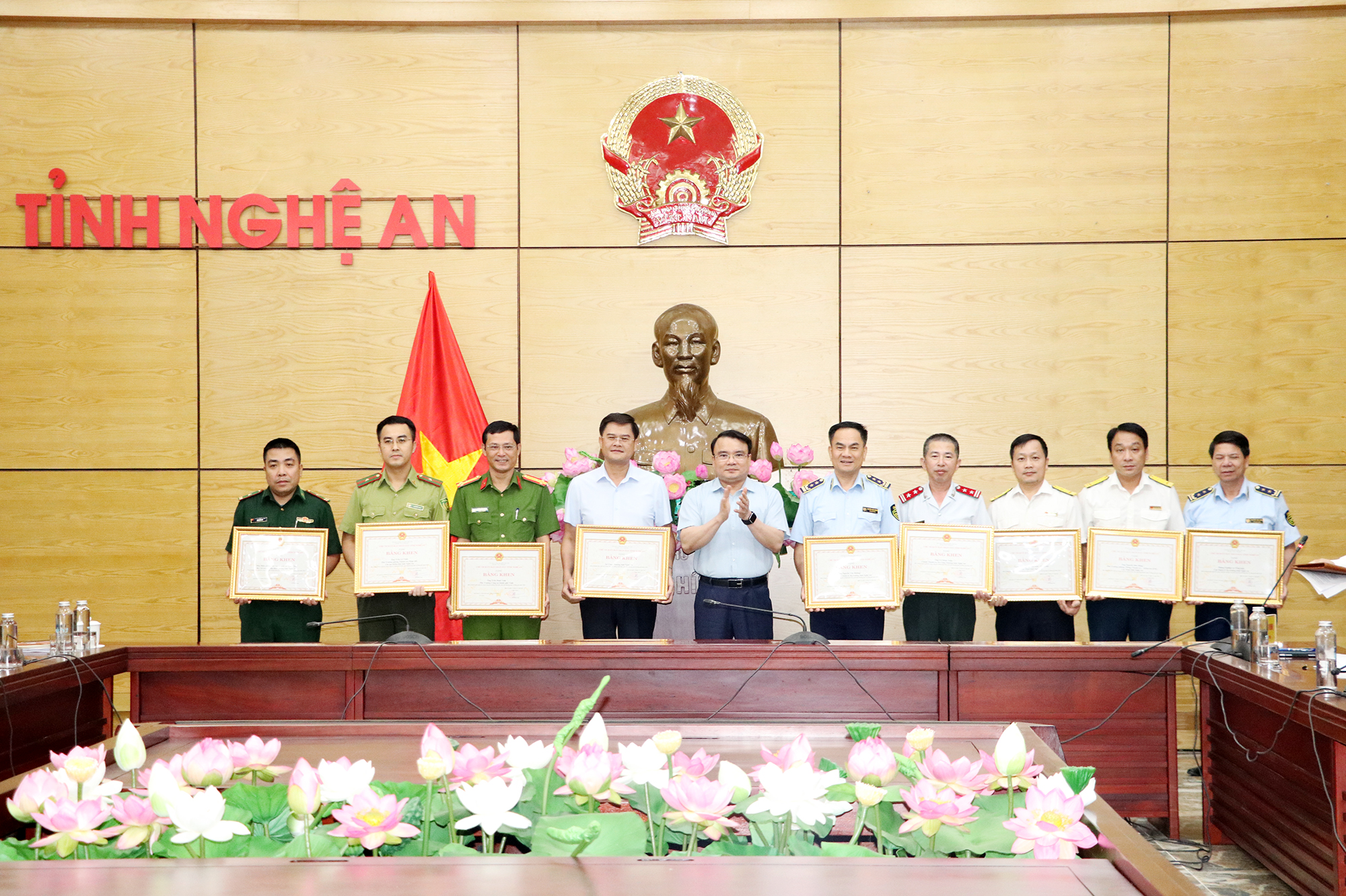 Anh-tin-bai